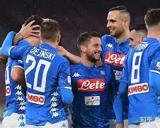 卡利亚里主场大胜那不勒斯，提升积分榜排名(卡利亚里赛程500)