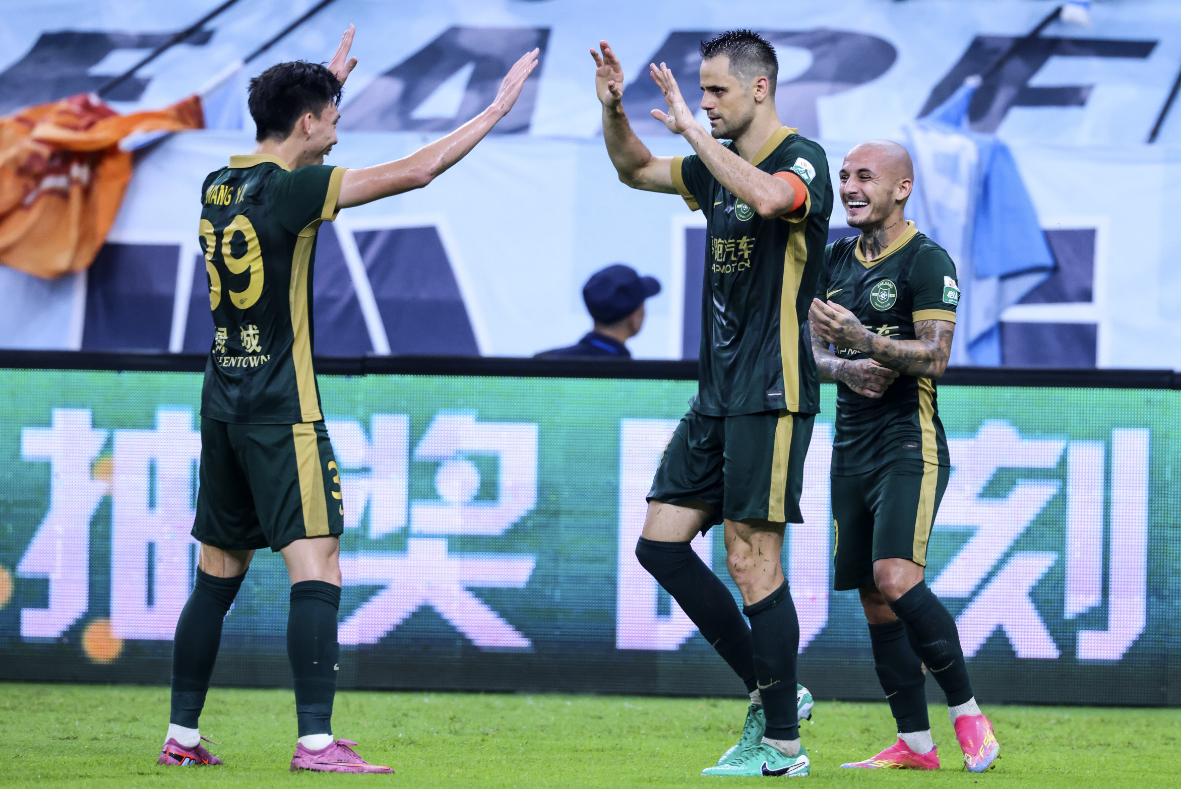 包含大连一方队将与杭州绿城队在足球比赛中交手的词条 包含大连一方队将与杭州绿城队在足球比赛中交手的词条