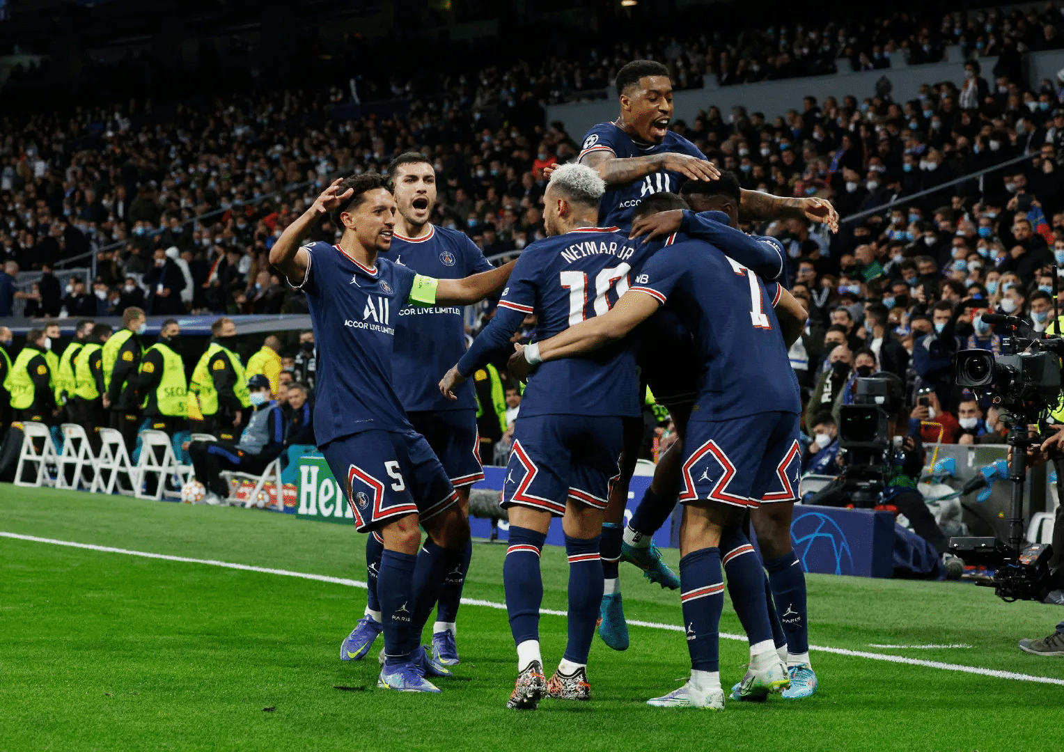 包含巴黎圣日耳曼客场轻松获胜,领先优势拉大的词条 包含巴黎圣日耳曼客场轻松获胜,领先优势拉大的词条