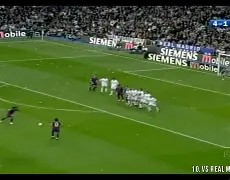 俄罗斯球员精彩弧线球，轻松进球