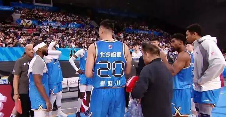 关注的问题是主力前锋是否受伤或状